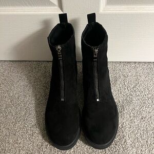Women’s Cushionaire Black Zip Up Boots Size 9